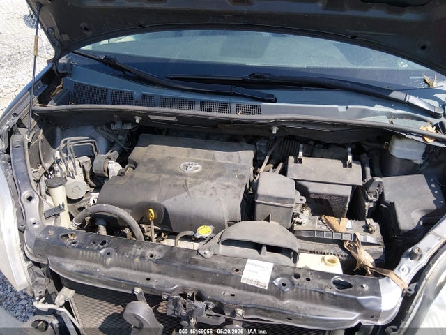 Toyota Sienna Le V6 8 Passenger