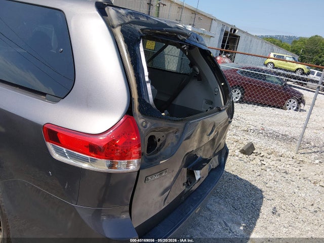 Toyota Sienna Le V6 8 Passenger