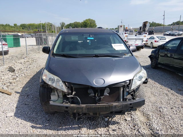 Toyota Sienna Le V6 8 Passenger