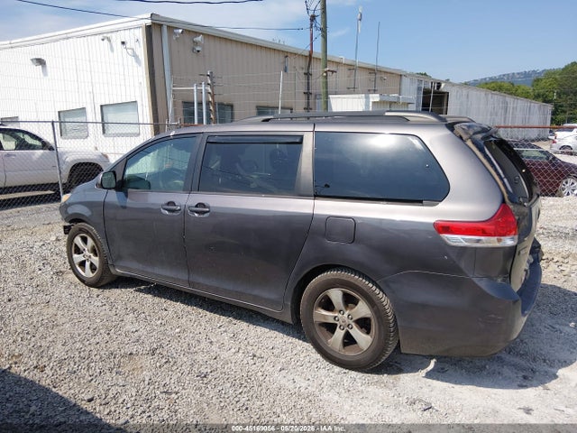 Toyota Sienna Le V6 8 Passenger