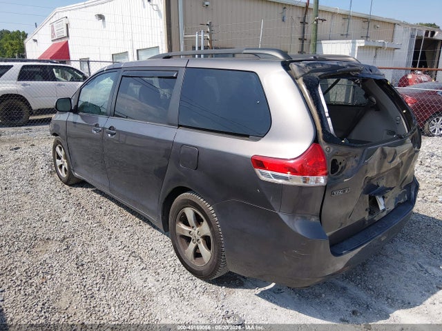 Toyota Sienna Le V6 8 Passenger
