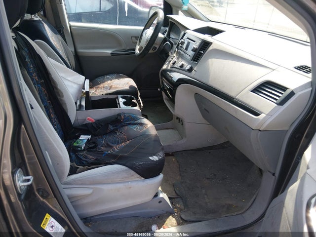 Toyota Sienna Le V6 8 Passenger