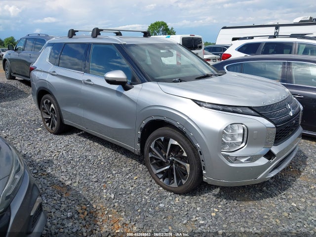 Salvage Mitsubishi Outlander Image