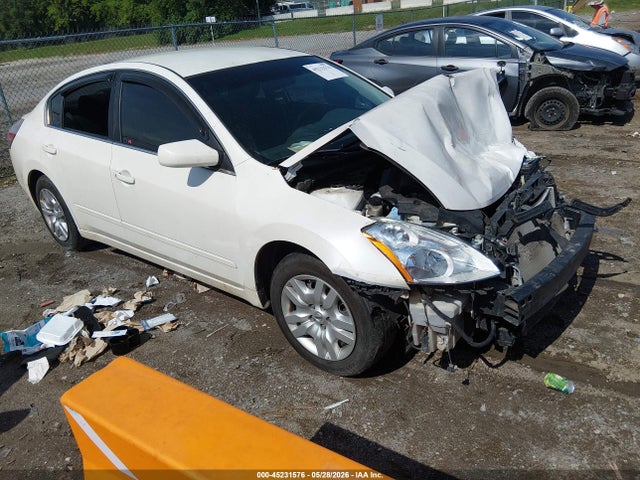 Salvage Nissan Altima Image