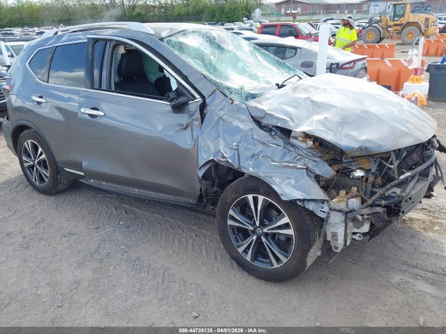 Salvage Nissan Rogue Image