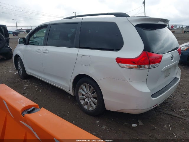 Toyota Sienna Le 7 Passenger