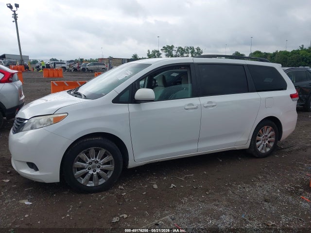 Toyota Sienna Le 7 Passenger