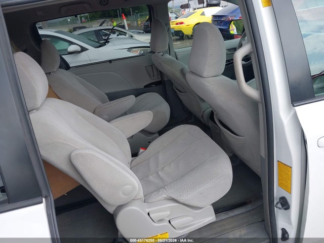 Toyota Sienna Le 7 Passenger