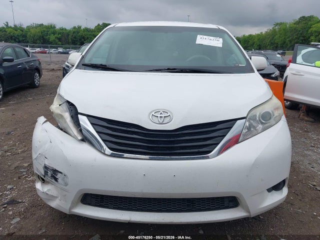 Toyota Sienna Le 7 Passenger