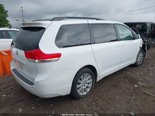 Toyota Sienna Le 7 Passenger