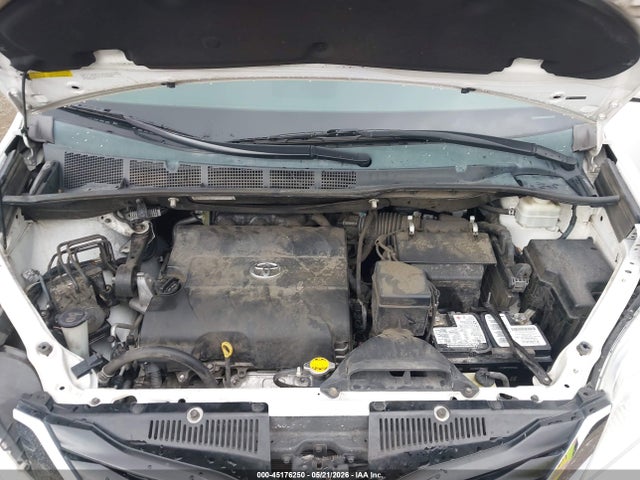 Toyota Sienna Le 7 Passenger
