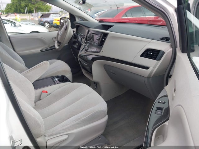 Toyota Sienna Le 7 Passenger