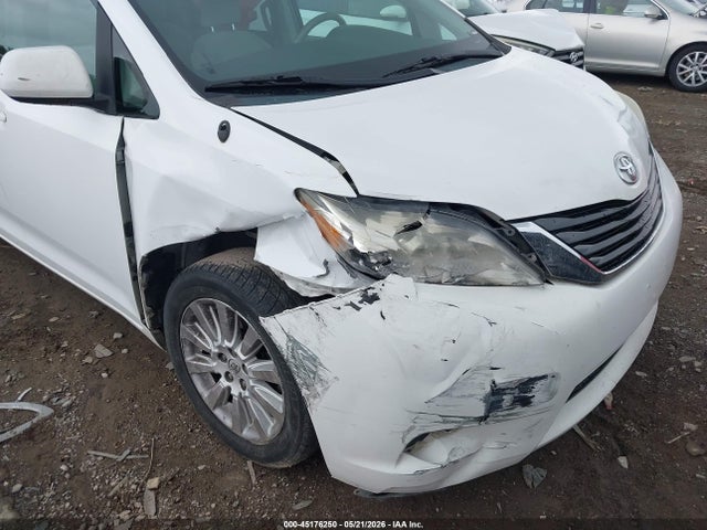 Toyota Sienna Le 7 Passenger