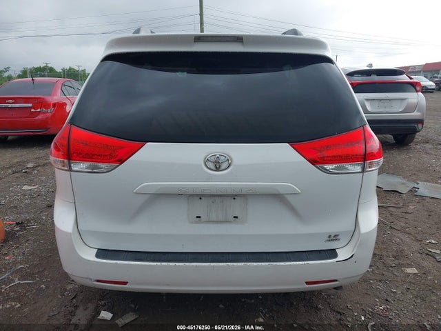 Toyota Sienna Le 7 Passenger
