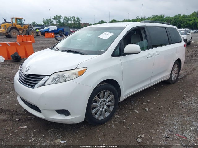 Toyota Sienna Le 7 Passenger