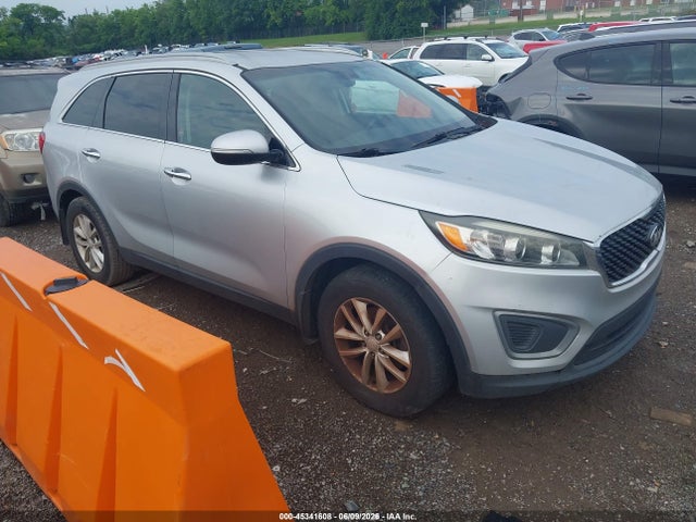 Salvage Kia Sorento Image