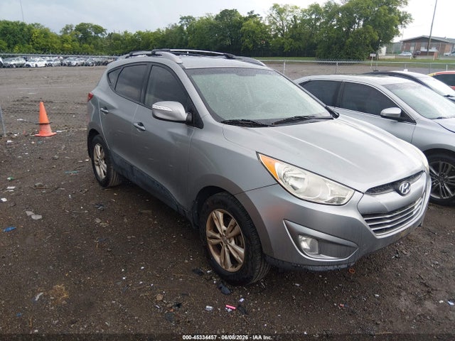 Salvage Hyundai TUCSON Image