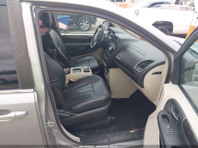 Chrysler Town & Country Touring