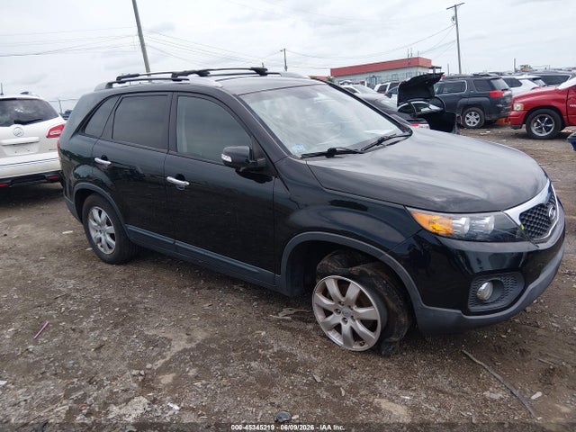 Salvage Kia Sorento Image