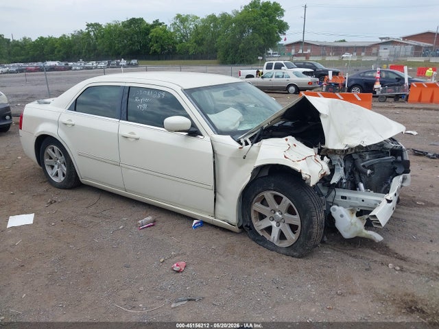 Salvage Chrysler 300 Image