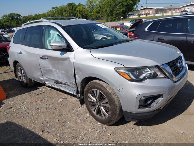 Salvage Nissan Pathfinder Image