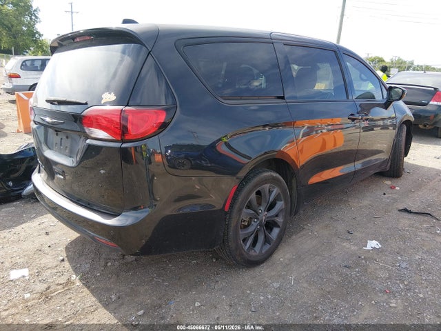 Chrysler Pacifica Touring