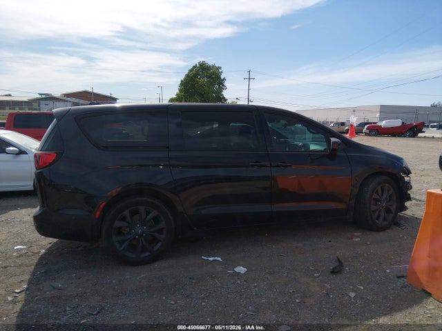 Chrysler Pacifica Touring