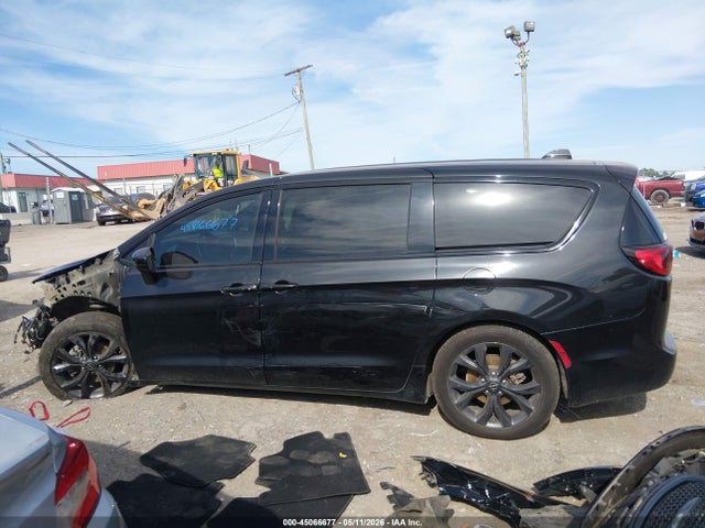 Chrysler Pacifica Touring