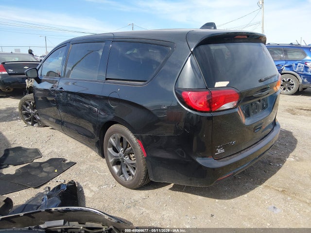 Chrysler Pacifica Touring