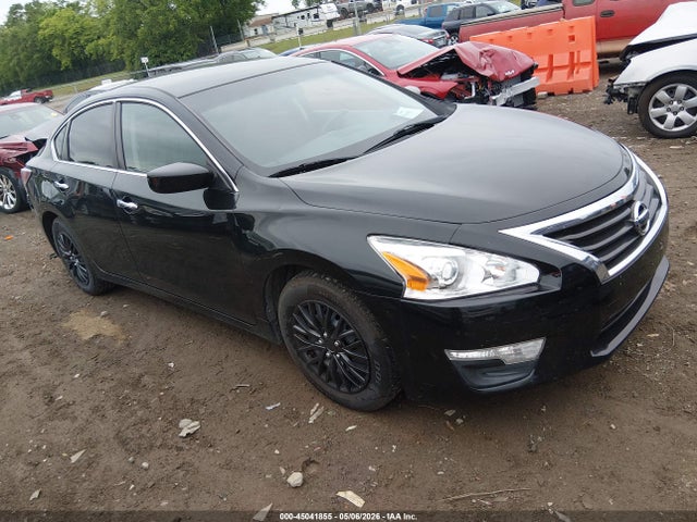 Salvage Nissan Altima Image