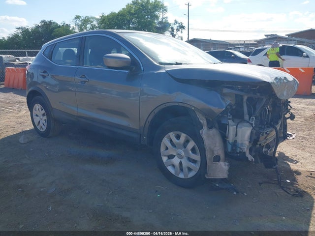 Salvage Nissan Rogue Image
