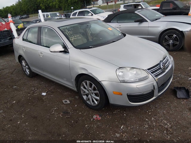 Salvage Volkswagen Jetta Image