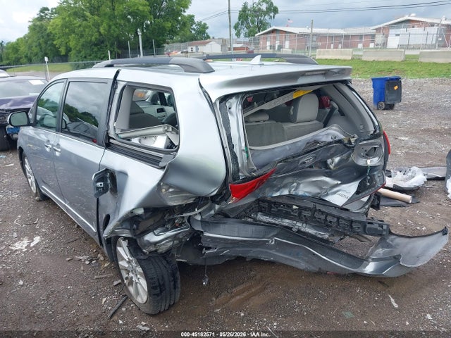 Toyota Sienna Limited V6 7 Passenger