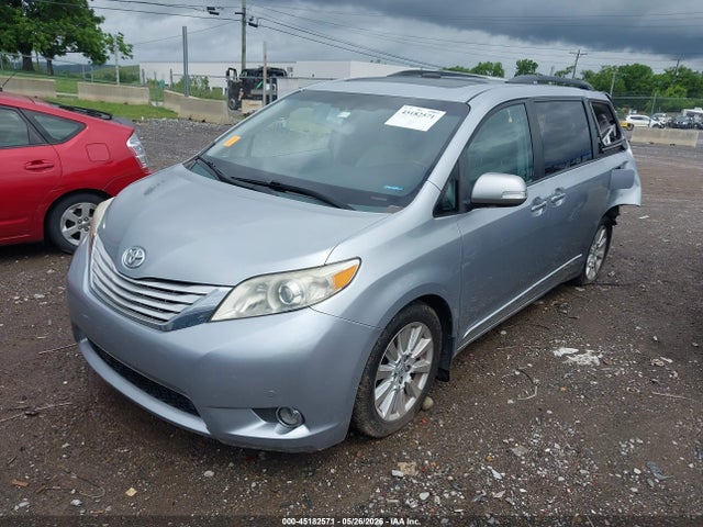 Toyota Sienna Limited V6 7 Passenger