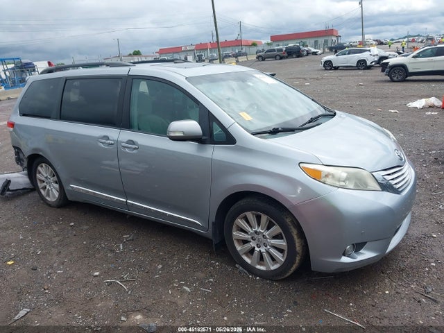 Toyota Sienna Limited V6 7 Passenger
