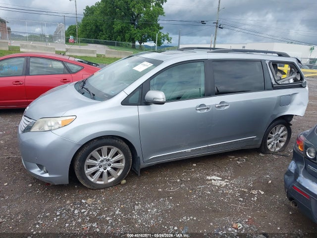 Toyota Sienna Limited V6 7 Passenger