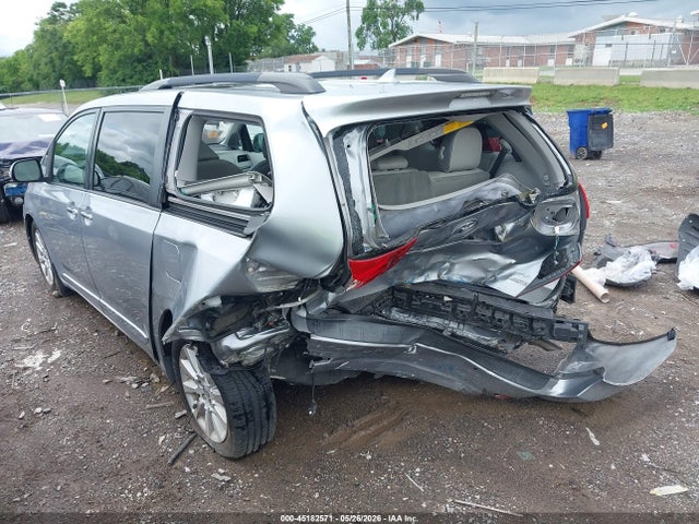 Toyota Sienna Limited V6 7 Passenger