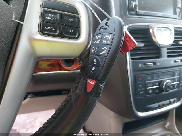 Chrysler Town & Country Touring-l