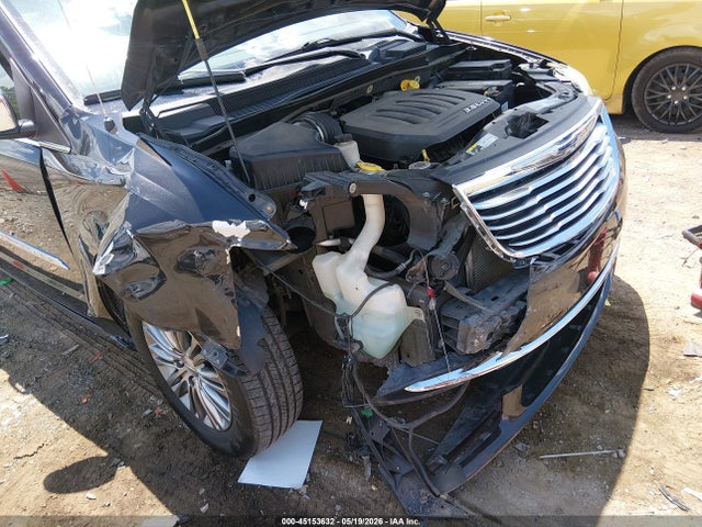 Chrysler Town & Country Touring-l