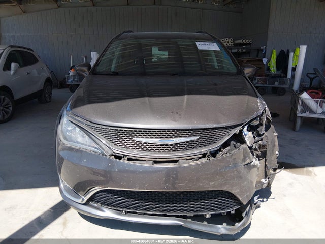 Chrysler Pacifica Touring-l