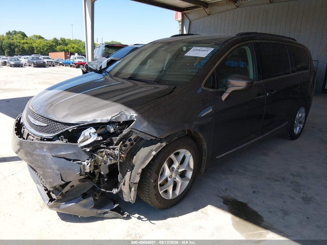 Chrysler Pacifica Touring-l