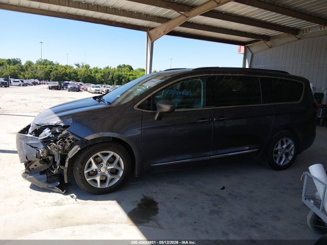 Chrysler Pacifica Touring-l