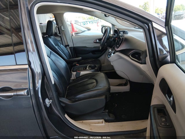 Chrysler Pacifica Touring-l