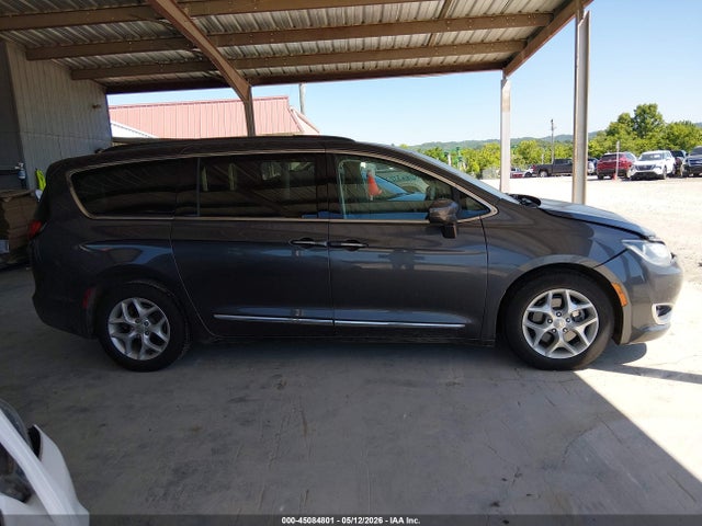 Chrysler Pacifica Touring-l