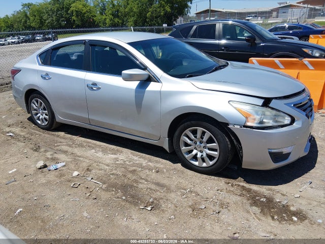 Salvage Nissan Altima Image