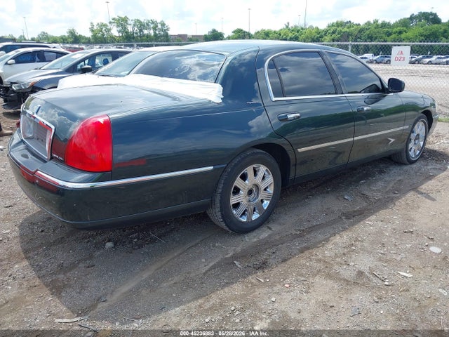Lincoln Towncar Signature