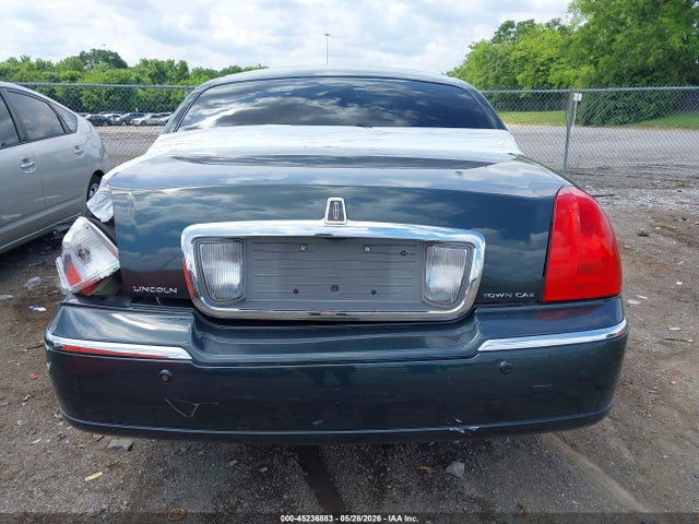 Lincoln Towncar Signature