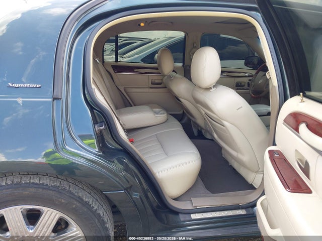 Lincoln Towncar Signature
