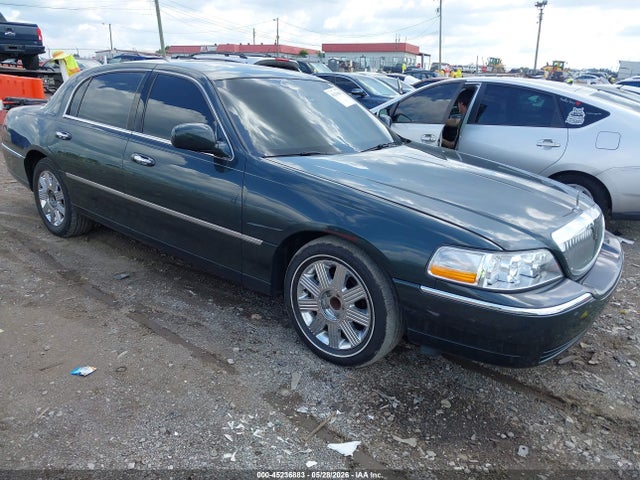 Salvage Lincoln Towncar Image
