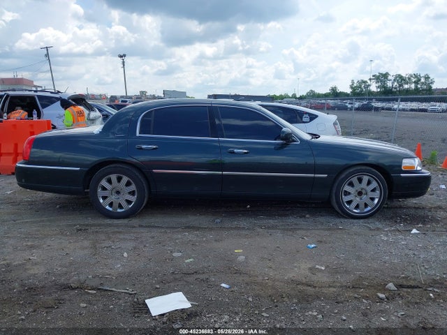 Lincoln Towncar Signature